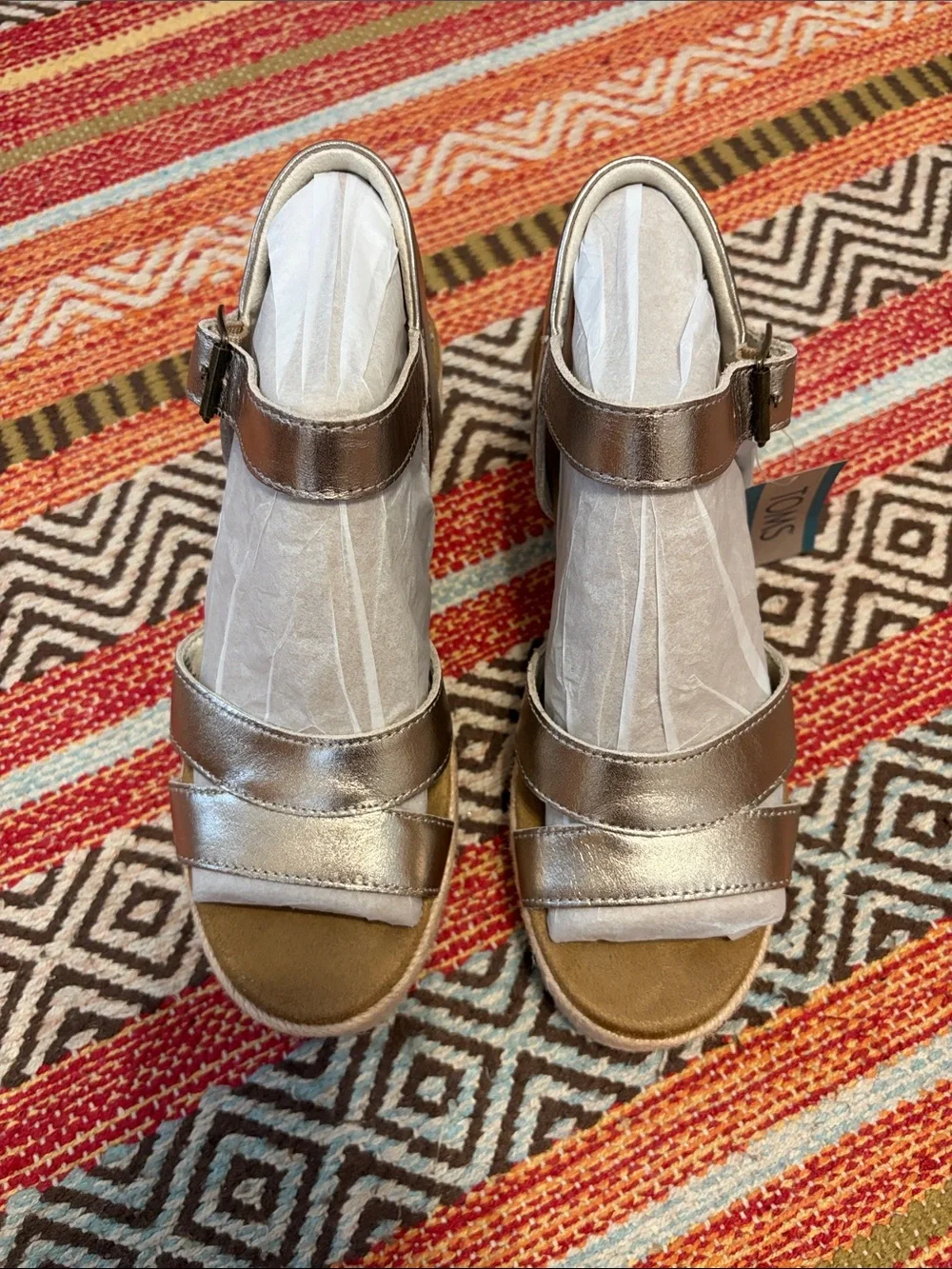 TOMS Audrey Light Gold Metallic Wedge Sandals Espadrilles Size 6. NIB